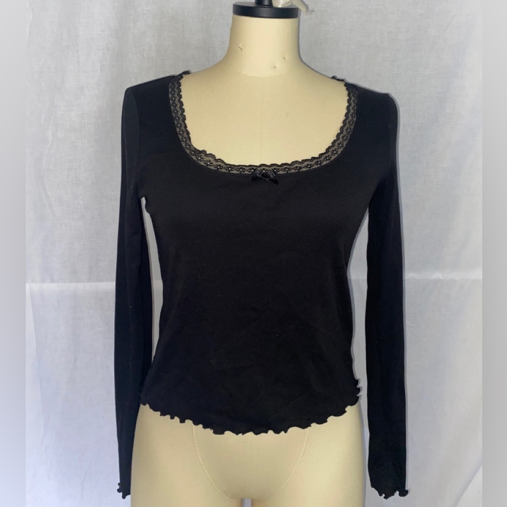 long sleeve too w. lace trim
